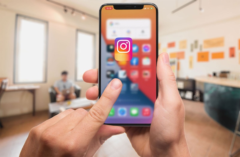 【iPhone】スクショをフルページ撮るやり方は？背面タップで撮る方法もご紹介